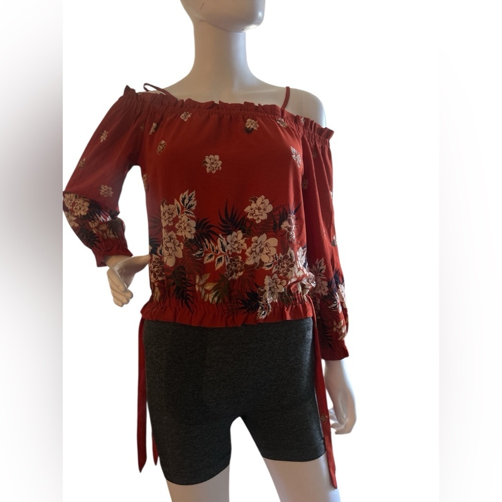 Papermoon rust/burnt orange
Off-Shoulder Tie Front Bloques